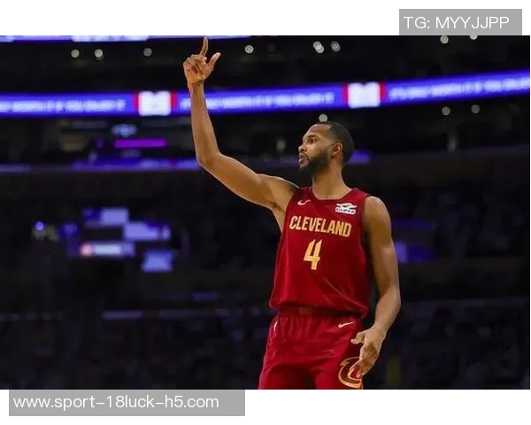 小莫布里复出状态渐入佳境替补出战25分钟贡献14分9板3助