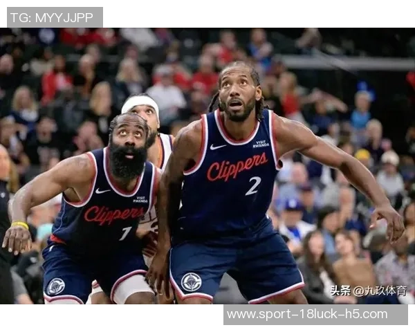 库里谈防守策略:多人包夹哈登与小卡让他们在混战中难以发挥 库里谈防守策略:多人包夹哈登与小卡让他们在混战中难以发挥