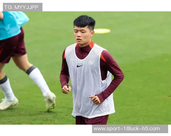 海港官方宣布签约20岁右后卫杨希助力U23国足未来发展 海港官方宣布签约20岁右后卫杨希助力U23国足未来发展