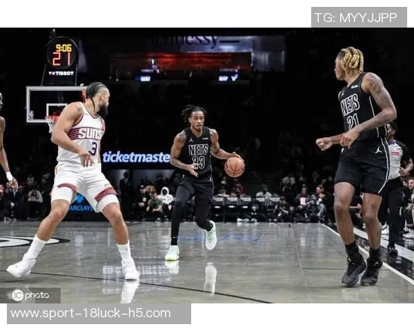 克拉克斯顿虽砍下16分12板8助却难阻球队失利无力回天的悲壮表现 克拉克斯顿虽砍下16分12板8助却难阻球队失利无力回天的悲壮表现