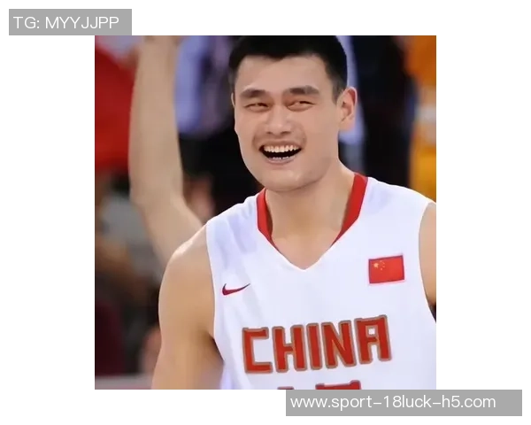 姚明NBA首秀表现平平10分36秒仅得0分2板3犯规令人惋惜